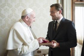 PAPA RECEBEU DICAPRIO COM AS ALTERAÇÕES CLIMÁTICAS NO CENTRO DAS ATENÇÕES