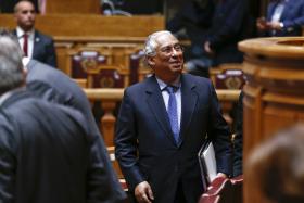 COSTA DIZ QUE VAI CUMPRIR METAS EUROPEIAS MAS TAMBÉM ACORDOS COM PARTIDOS À ESQUERDA