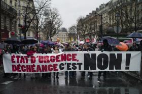 PARIS/ATENTADOS: VÁRIOS MILHARES PROTESTAM NA CAPITAL FRANCESA CONTRA O ESTADO DE EMERGÊNCIA
