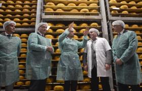 MADEIRA DEFENDE IMPORTÂNCIA DE AJUDAR AS ECONOMIAS DAS DUAS REGIÕES AUTÓNOMAS