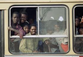 TRANSPORTADORAS SUSPENDEM SERVIÇO ENTRE LUANDA E INTERIOR DEVIDO A MAU ESTADO DA VIA