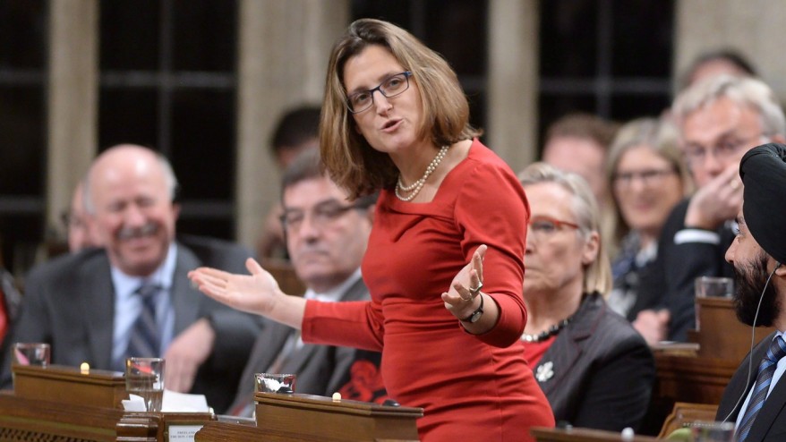 A ministra do Comércio Internacional responde a uma pergunta durante o período de perguntas na Câmara dos Comuns em Otava - 7 de dezembro de 2015. THE CANADIAN PRESS/Sean Kilpatrick