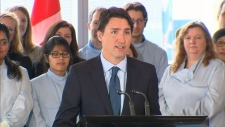 O primeiro-ministro Justin Trudeau encontrou-se com o presidente de Toronto John Tory na Câmara Municipal para discutir a situação económica, cooperação e muito mais