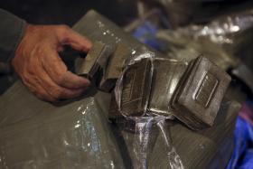 PJ DETÉM CINCO HOMENS E APREENDE MAIS DE DUAS TONELADAS DE HAXIXE NO ALGARVE