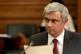 PEDRO SILVA PEREIRA ACUSA DIREITA DE AGIR “NA SOMBRA CONTRA OS INTERESSES DE PORTUGAL”