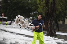 MAU TEMPO: QUEDA DE NEVE ENCERRA TRÊS AGRUPAMENTOS DE ESCOLAS E EN101 EM BAIÃO