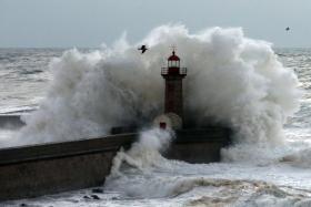 INÍCIO DA SEMANA COM AGITAÇÃO MARÍTIMA, CHUVA E VENTO FORTE – IPMA