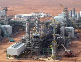 FITCH REVÊ EM BAIXA VALOR DO PETRÓLEO PARA 35 DÓLARES ESTE ANO E 45 EM 2017