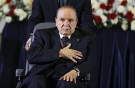 ARGÉLIA ADOTA CONSTITUIÇÃO QUE PREVÊ O FIM DA PRESIDÊNCIA DE BOUTEFLIKA