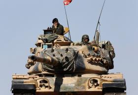 TURQUIA INTERCETA GRUPO COM QUATRO CINTOS DE EXPLOSIVOS NA FRONTEIRA COM A SÍRIA