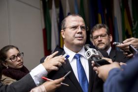 GOVERNADOR DO BANCO CENTRAL DO BRASIL DEFENDE REFORMAS DA PRESIDENTE DILMA