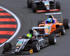 MICK SCHUMACHER PERMANECE NA FÓRMULA 4 MAS MUDA DE EQUIPA