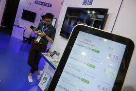 CHINA CENSURA 580 CONTAS EM REDES SOCIAIS