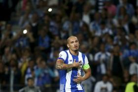 PORTISTA MAICON FAZ TRATAMENTO A QUEIXAS NO ADUTOR ESQUERDO