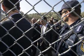 MIGRAÇÕES: TSIPRAS AMEAÇA COM VETO NA UE SE ESTADOS NÃO RESPEITAREM COMPROMISSOS