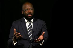 EMBAIXADOR LUVUALU DE CARVALHO DEFENDE DIREITO DOS FILHOS DO PR ANGOLANO AOS SEUS CARGOS