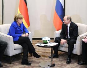 UCRÂNIA: MERKEL PEDE A PUTIN PARA INTERVIR JUNTO DE SEPARATISTAS DO LESTE