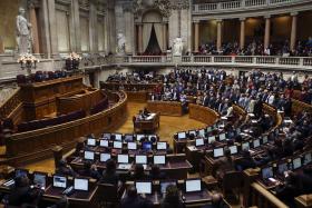 OE2016: PS QUEIXA-SE DA “MÁ OPOSIÇÃO” NACIONAL, PSD ATACA “TOTALITARISMO” SOCIALISTA
