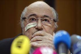 BLATTER DIZ QUE NÃO APOIARÁ NENHUM DOS CANDIDATOS À SUA SUCESSÃO NA FIFA