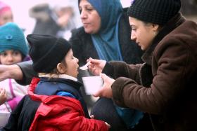 MIGRAÇÕES: 60% DOS REFUGIADOS QUE CHEGAM À EUROPA SÃO CRIANÇAS E MULHERES