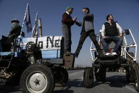 GRÉCIA INICIA SEMANA DE GREVES COM NOVOS PROTESTOS DOS AGRICULTORES