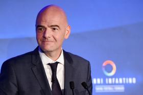 INFANTINO SENTE-SE “CADA VEZ MAIS CONFIANTE” PARA AS ELEIÇÕES NA FIFA