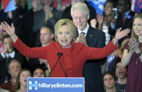 DEMOCRATA HILLARY CLINTON GANHA À TANGENTE NA ELEIÇÃO DE DELEGADOS NO IOWA