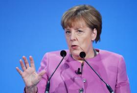 MIGRAÇÕES: MERKEL VAI HOJE À TURQUIA PARA DEBATER APLICAÇÃO DE PLANO COMUM
