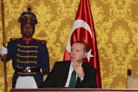 TURQUIA PRONTA A ABRIR FRONTEIRAS PARA ACOLHER DEZENAS DE MILHARES DE SÍRIOS