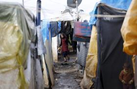 SÍRIO: MILHARES ENFRENTAM FRIO E CHUVA PARA FUGIR A ATAQUE RUSSO A ALEPPO
