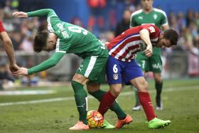 ATLÉTICO DE MADRID VENCE E IGUALA PROVISORIAMENTE O FC BARCELONA NA LIDERANÇA