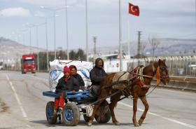SÍRIA: TURQUIA TEME NOVO AFLUXO DE 600.000 REFUGIADOS SÍRIOS