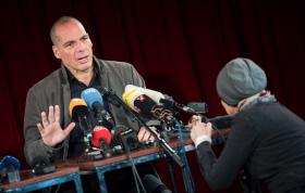 VAROUFAKIS DIZ QUE A “RECUPERAÇÃO ECONÓMICA” DE PORTUGAL, ESPANHA OU IRLANDA É “MENTIRA”