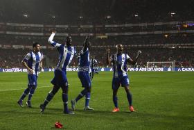 FC PORTO VENCE NA LUZ E REDUZ DESVANTAGEM PARA O BENFICA