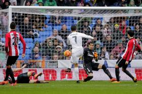 CRISTIANO RONALDO BISA NO TRIUNFO DO REAL MADRID SOBRE O ATHLETIC BILBAU