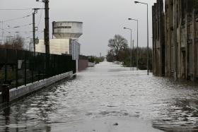 MAU TEMPO: ESTRADAS SUBMERSAS E CIRCULAÇÃO DE COMBOIOS INTERROMPIDA EM COIMBRA