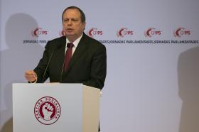 CARLOS CÉSAR DIZ QUE PSD TENTOU “ASFIXIAR E AFRONTAR O TRIBUNAL CONSTITUCIONAL”