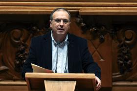FRANCISCO LOPES (PCP) DIZ QUE NÃO BASTA SUBSTITUIR GOVERNADOR DO BANCO DE PORTUGAL