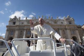 MIGRAÇÕES: PAPA FRANCISCO PEDE AOS EUROPEUS QUE REPARTAM EQUITATIVAMENTE OS ENCARGOS