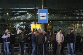 TAXISTAS CONTRA A UBER VÃO AGUARDAR ATÉ SEXTA-FEIRA PARA DECIDIR O QUE FAZER