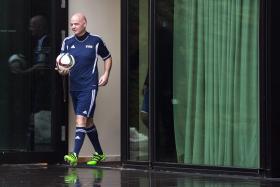 INFANTINO COM FIGO, DECO E OUTRAS ‘ESTRELAS’ EM JOGO DE AMIGOS NA FIFA