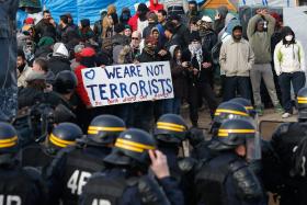 REGISTADOS CONFRONTOS DURANTE DEMOLIÇÃO DE PARTE DE CAMPO DE MIGRANTES EM CALAIS