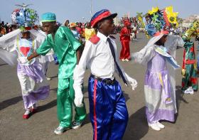 DOZE GRUPOS DISPUTAM TÍTULO PRINCIPAL DO CARNAVAL DE LUANDA