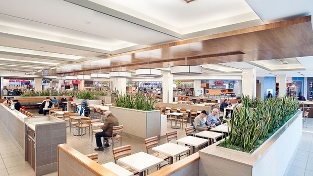 A praça de alimentação do CF Promenade Mall é retratada nesta foto sem data. (Cadillac Fairview)