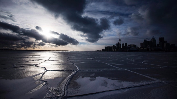 TORONTO REGISTA TEMPERATURA POSITIVA RECORDE MAS PREVISÃO APONTA PARA QUEDA DE NEVE ESTA SEMANA