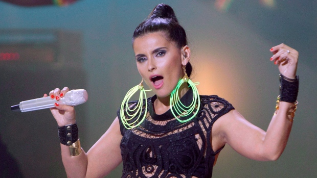 Nelly Furtado durante a sua atuação nos 2012 MuchMusic Video Awards, em Toronto - 17 de junho de 2012. (Chris Young / The Canadian Press)