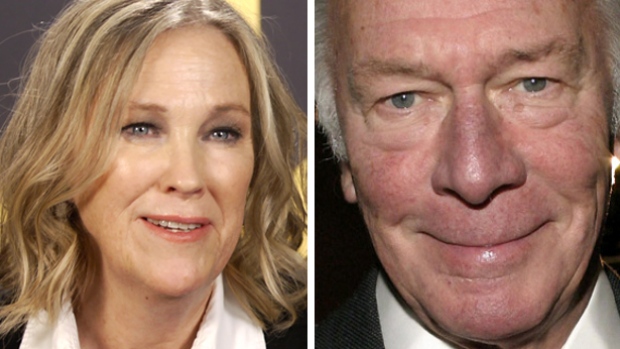Catherine O'Hara e Christopher Plummer estavam entre os vencedores dos prémios ACTRA Toronto de sábado, levando prémios pelos seus trabalhos em Schitt's Creek e Remember, respetivamente. (Getty Images)