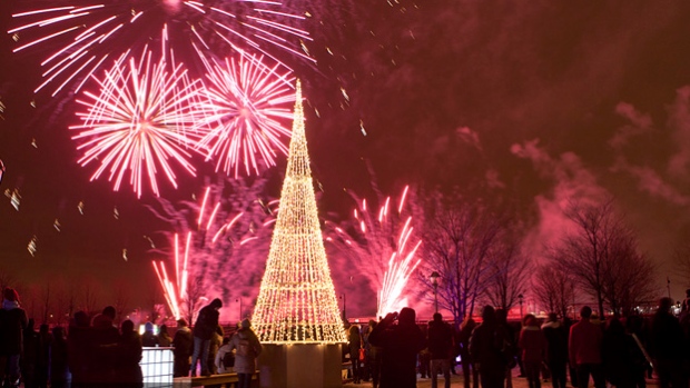 As celebrações da véspera de Ano Novo no Porto Velho de Montreal são sempre um destino popular para turistas. (Turismo Montreal)