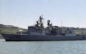 FRAGATA VASCO DA GAMA REFORÇA COOPERAÇÃO MILITAR EM CABO VERDE A CAMINHO DO GOLFO DA GUINÉ