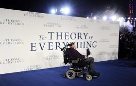 STEPHEN HAWKING ENTRE 150 ACADÉMICOS QUE QUEREM REINO UNIDO NA UNIÃO EUROPEIA